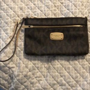 AUTHENTIC Michael Kors wristlet signature logo